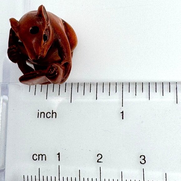 Ojime Bead Netsuke Hand-Carved Wooden Mouse Reading a Book Signed Figurine - Picture 3 of 9